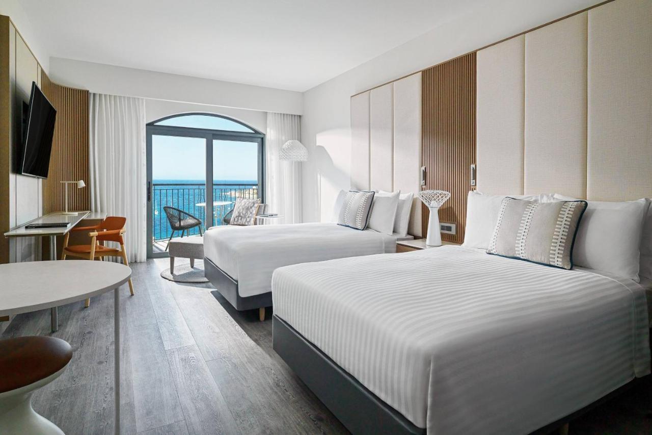 Malta Marriott Resort & Spa St. Julian's Exterior foto A guest room at the Hilton Garden Inn