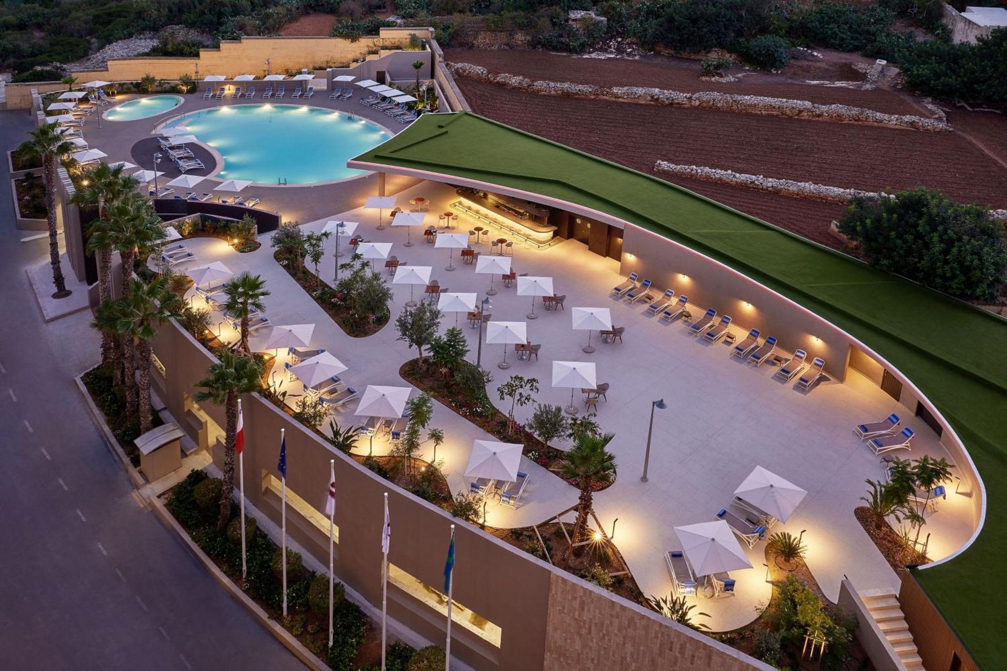 Malta Marriott Resort & Spa St. Julian's Exterior foto The hotel's pool area