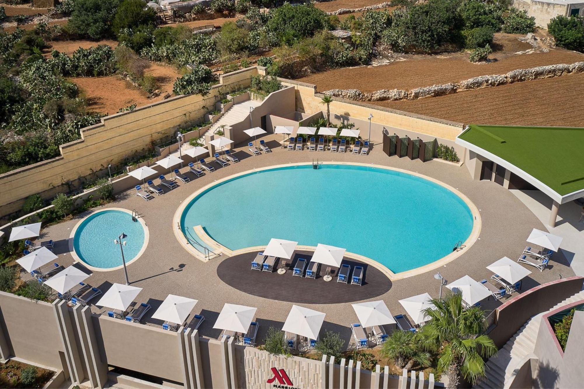 Malta Marriott Resort & Spa St. Julian's Exterior foto The pool at the hotel
