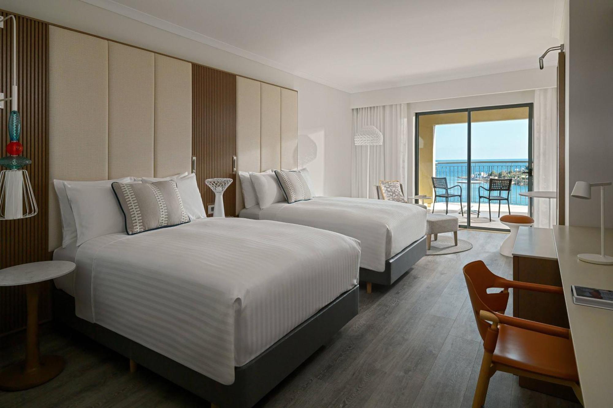Malta Marriott Resort & Spa St. Julian's Exterior foto A guest room at the Westin Maldives