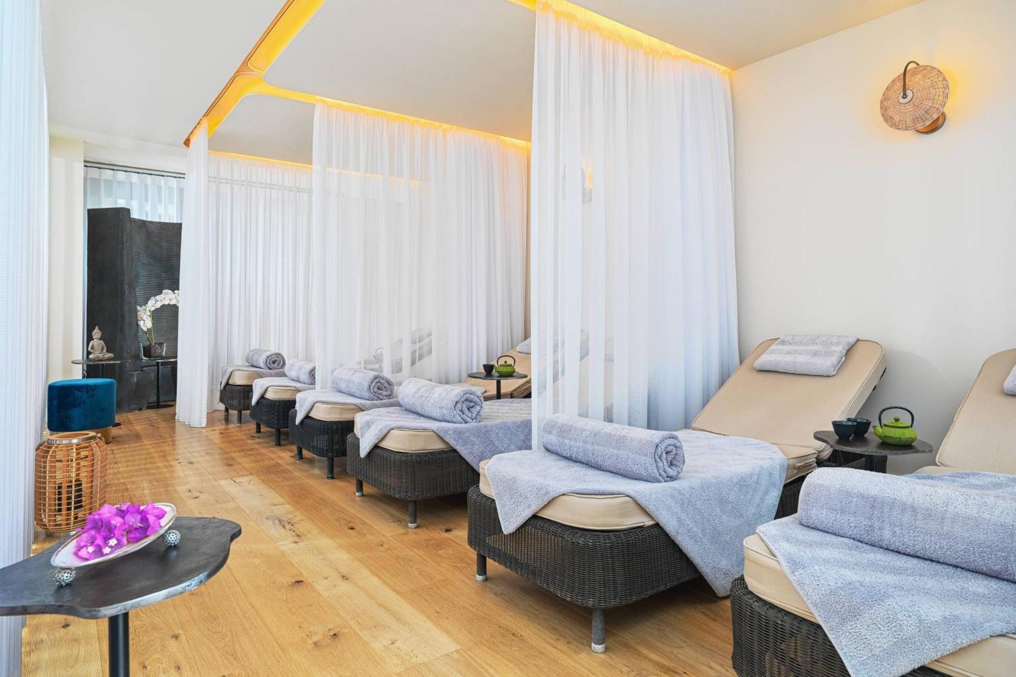 Malta Marriott Resort & Spa St. Julian's Exterior foto The spa at The Ivy Spa, St John's Wood